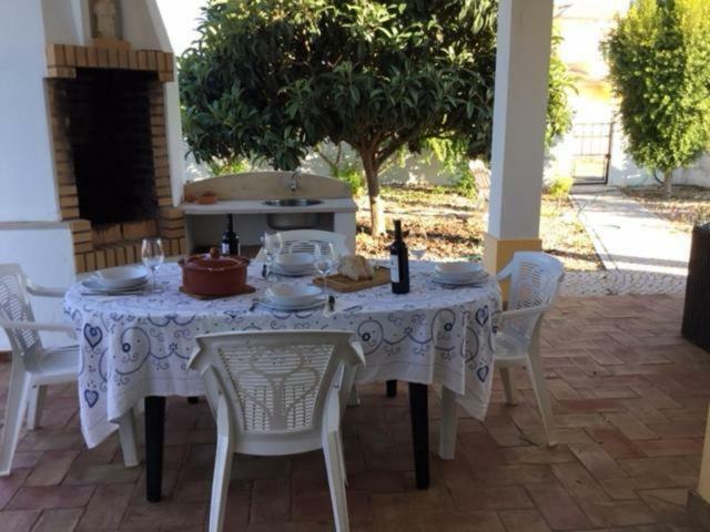 Guest House Alfarrobeiras Albufeira Exteriör bild