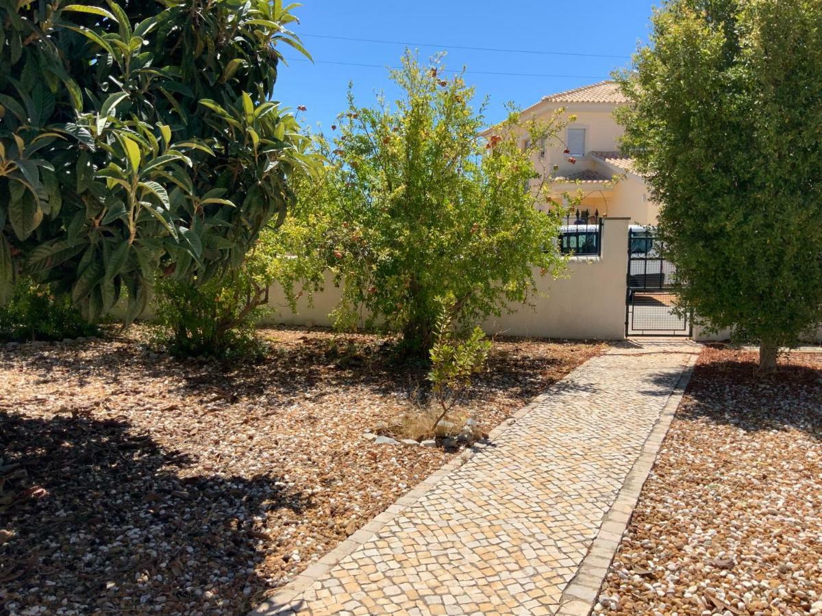 Guest House Alfarrobeiras Albufeira Exteriör bild