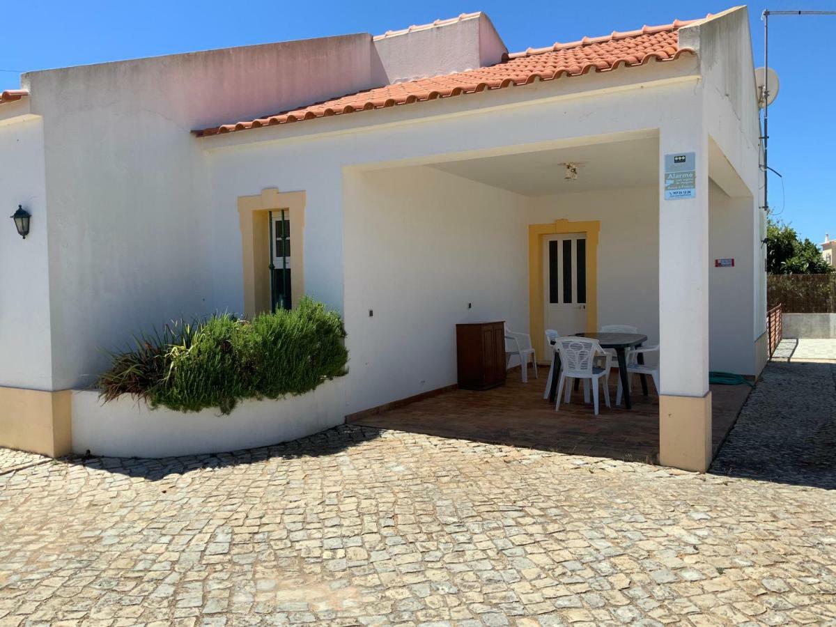 Guest House Alfarrobeiras Albufeira Exteriör bild
