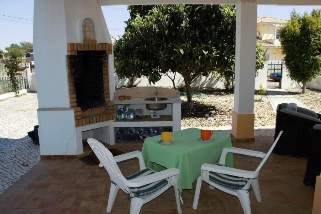 Guest House Alfarrobeiras Albufeira Exteriör bild